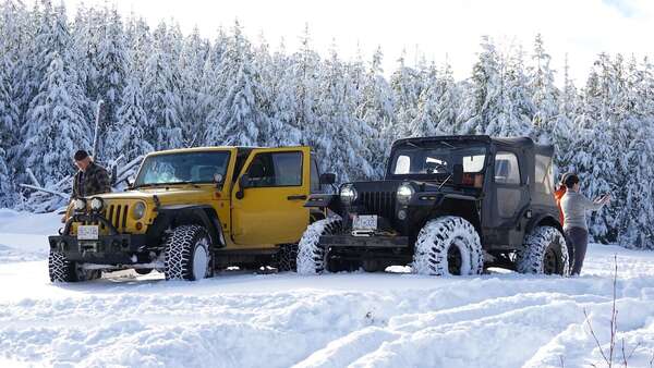 4 Shorty Jeeps in the Snow!