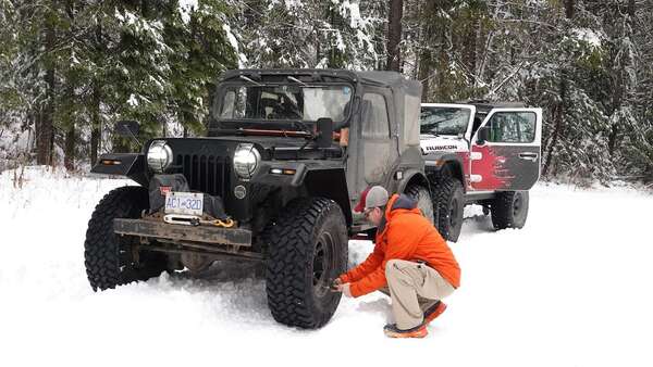 4 Shorty Jeeps in the Snow!