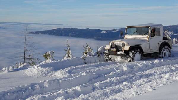 4 Shorty Jeeps in the Snow!