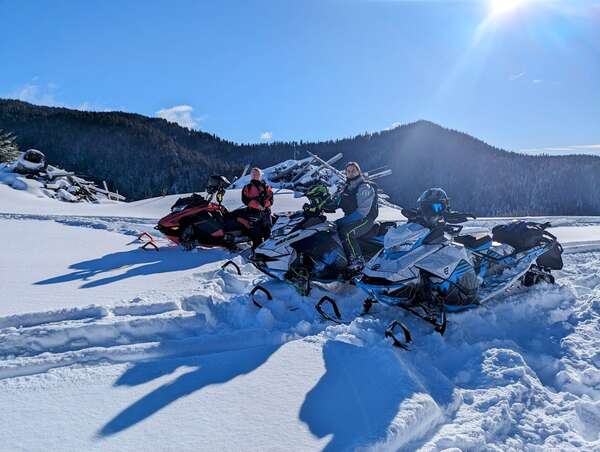 SNOWMOBILING RELOAD OVER BEELER PASS