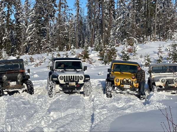 4 Shorty Jeeps in the Snow!