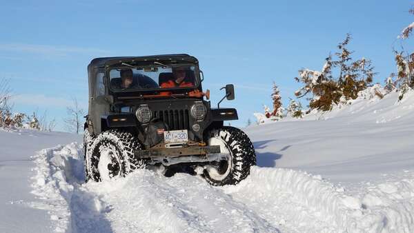 4 Shorty Jeeps in the Snow!