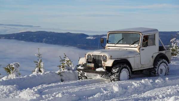 4 Shorty Jeeps in the Snow!