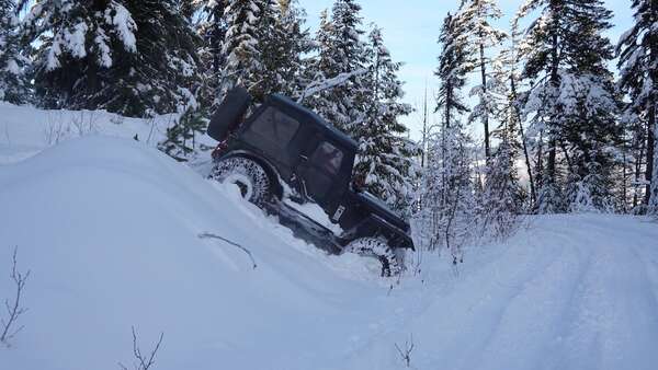 4 Shorty Jeeps in the Snow!