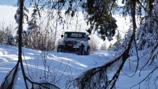 4 Shorty Jeeps in the Snow!