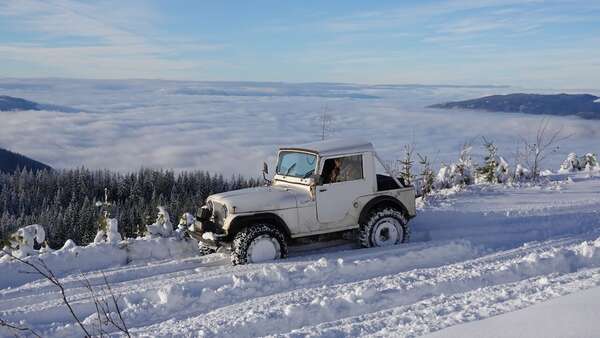 4 Shorty Jeeps in the Snow!