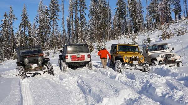 4 Shorty Jeeps in the Snow!